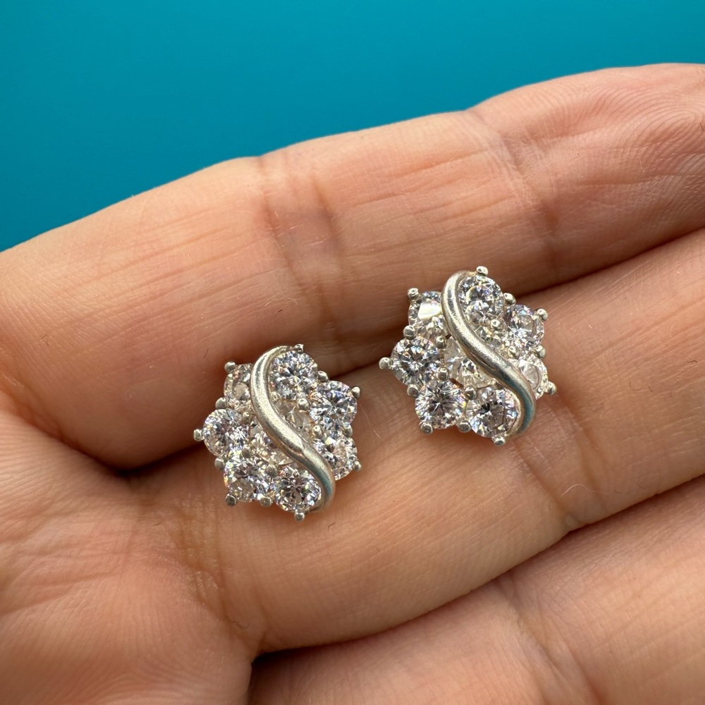 💫Silver Crystal Stud Earrings💫